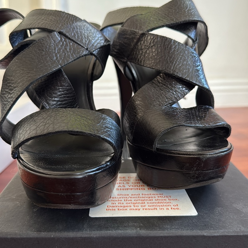 Pelle Moda Black Platform Sandals